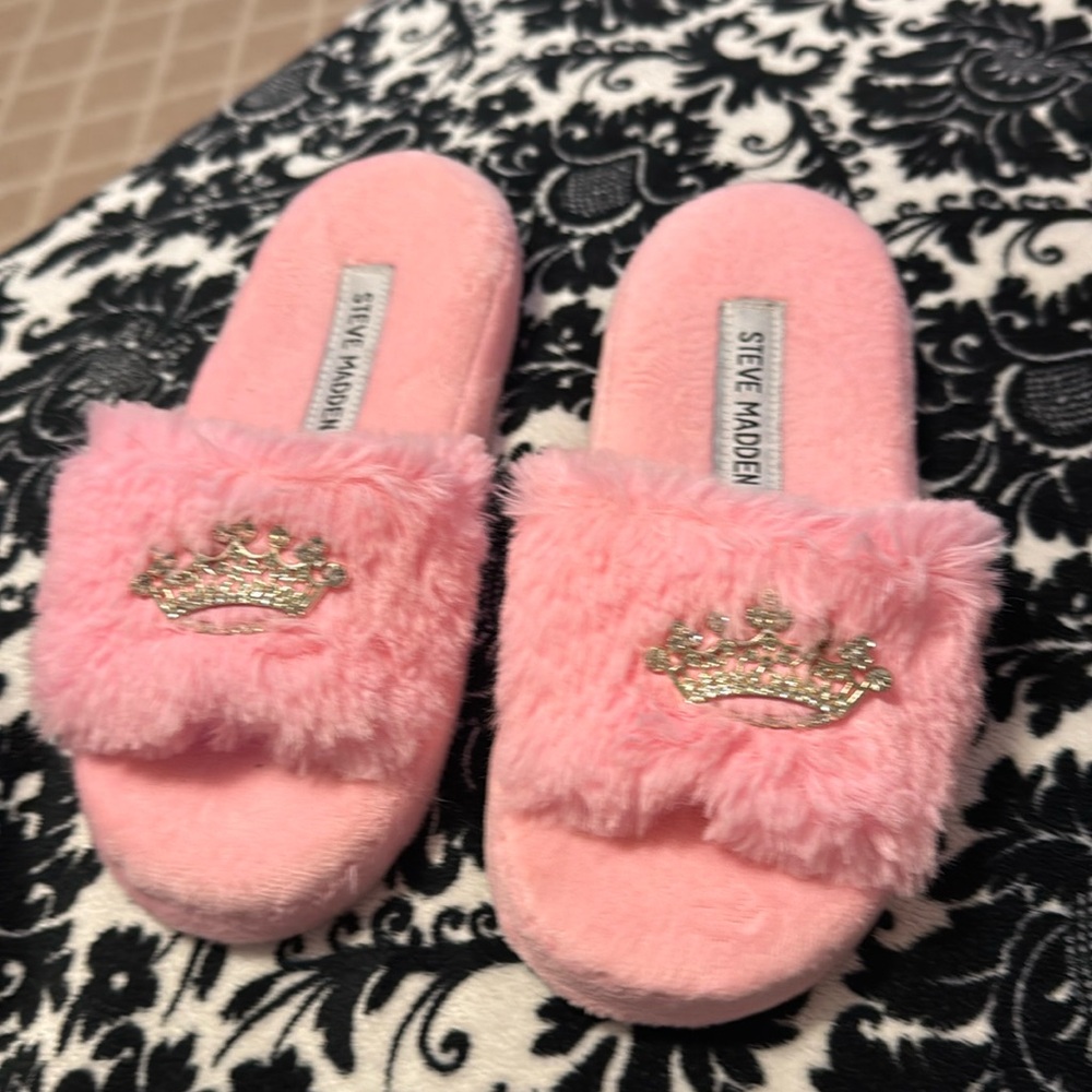 Steve Madden furry slippers